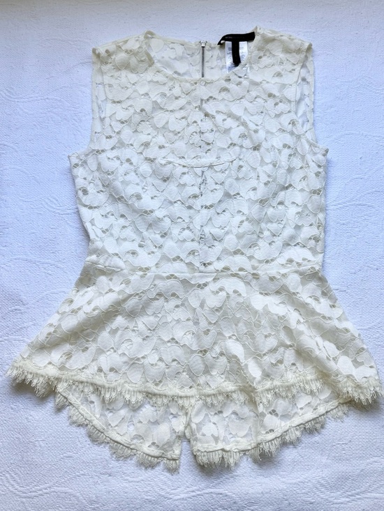 BCBGMaxAzria Evia Lace Top size Small White Lace Peplum Feminine Chic Elegant - Picture 3 of 10